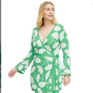 NWT DVF for Target Long Sleeve V-Neck Ginkgo Green Sweater Wrap Top, Large